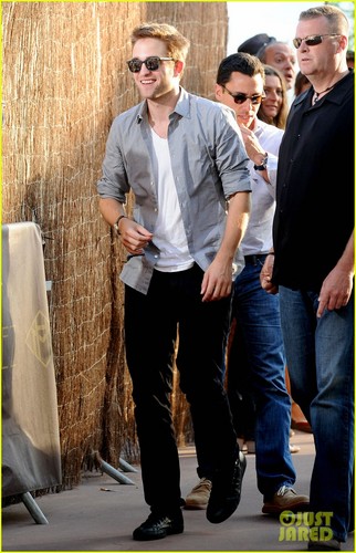 Robert Pattinson Meets Fans at 'Le Grand Journal'