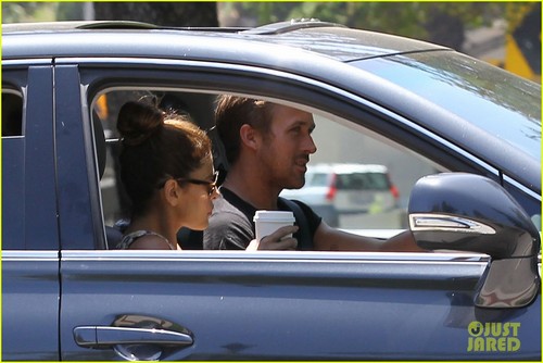  Ryan gosling کے, بطخا & Eva Mendes: Starbucks Couple