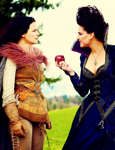  Snow and her evil stepmother