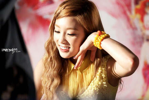  Taeyeon @ "Twinkle" Fansign