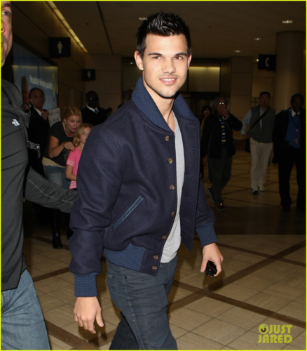  Taylor - At LAX Airport in Los Angeles, February 01, 2012