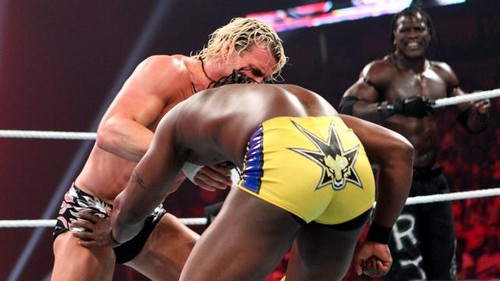  美国职业摔跤 Raw Truth and Kofi vs Swag and Zig