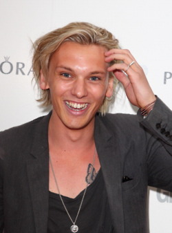  Jamie Campbell Bower 엘 Glamour Women of the 년 Awards (2012)