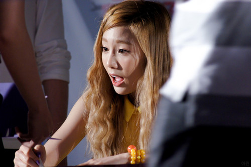  taeyeon@ Twinkle Fansigning Event