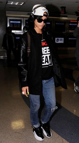  Arrives Back In Los Angeles After A Flight From NYC [3 June 2012]