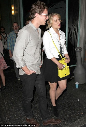  Dianna Agron with new beau Henry Joost at Jack White संगीत कार्यक्रम