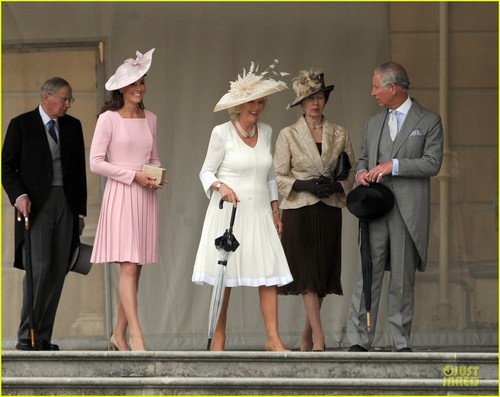 Duchess Kate: Buckingham Palace Garden teh Party!