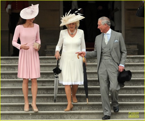  Duchess Kate: Buckingham Palace Garden té Party!