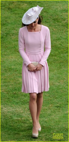 Duchess Kate: Buckingham Palace Garden trà Party!