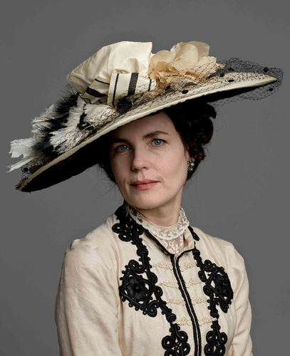  Elizabeth as Cora