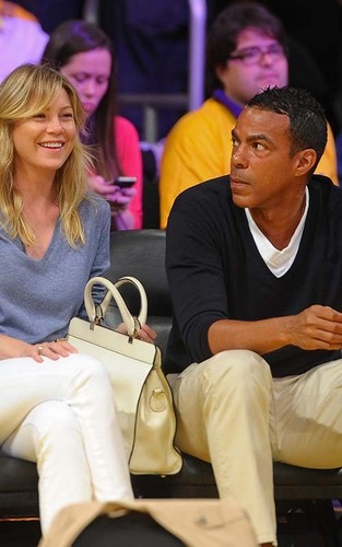  Ellen with her husband watch the Los Angeles Lakers