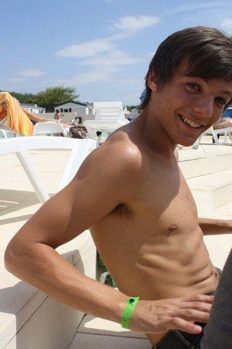  Hot Pic of Louis! <3