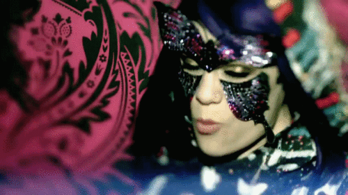  Jessie J in 'Domino' muziek video