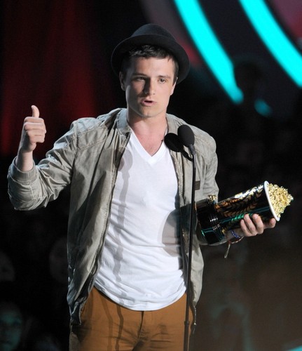  Josh at the এমটিভি Movie Awards 2012