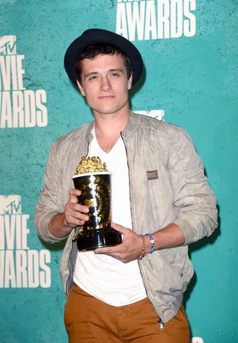  Josh at the 音乐电视 Movie Awards