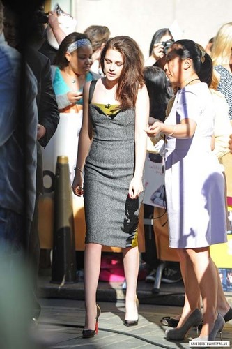  Kristen at "The Today Show" in New York - 31/05/12.