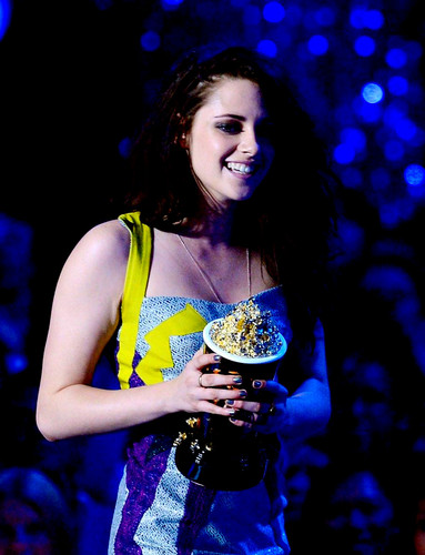  Kristen at the 엠티비 Movie Awards 2012