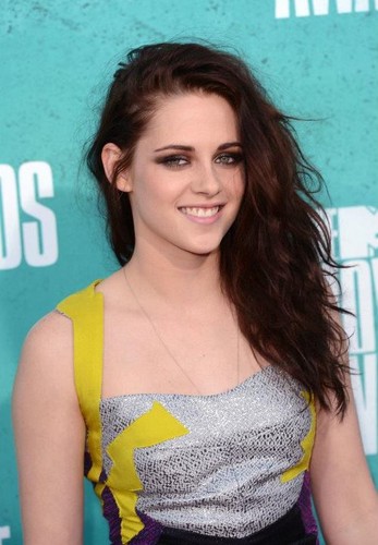  Kristen at the MTV Movie Awards 2012