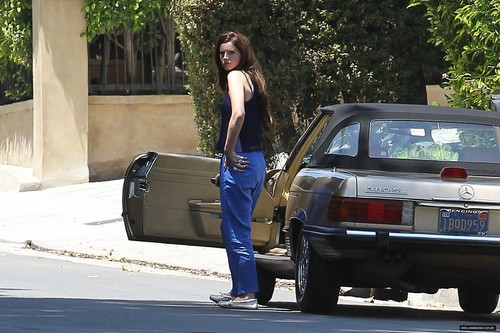  Lana Out and about in her car in Beverly Hills (May 31)