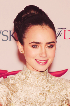  Lily Collins l CFDA Fashion Awards (2012)
