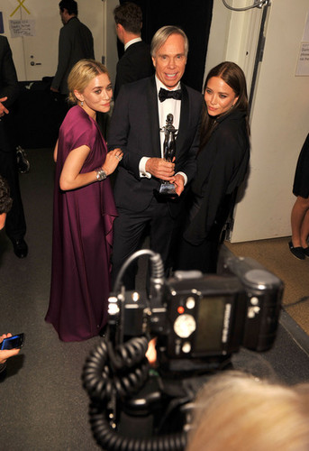  Mary-Kate & Ashley Olsen - 2012 CFDA Fashion Awards - Winners Walk, June 04, 2012