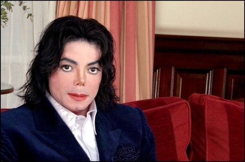  Michael Jackson Featured in the vàng Magazine (2002)