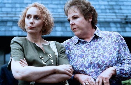  vison a volé, étole & Mary Jo Catlett in Serial Mom