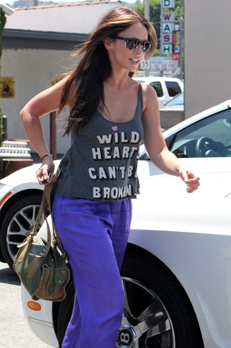  Outside Her tahanan In Los Angeles [30 May 2012]