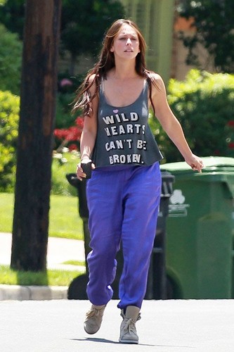  Outside Her 집 In Los Angeles [30 May 2012]
