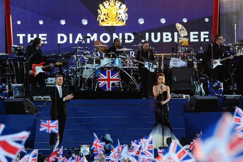  Performing At The Diamond Jubilee concierto In Londres [4 June 2012]
