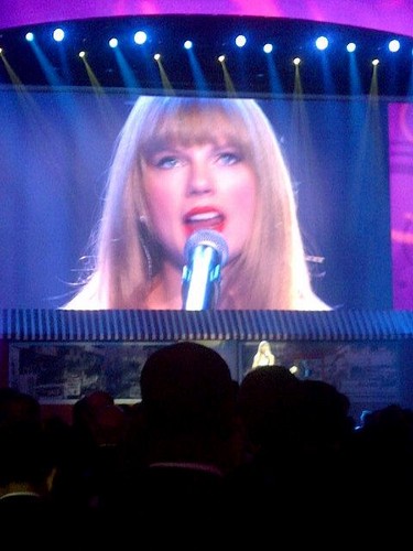 Taylor Swift performed at Wallmart (June, 1st)