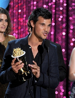  Taylor at 2012 MTV Movie Awards