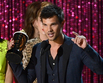  Taylor at 2012 엠티비 Movie Awards