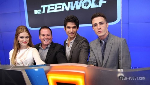  Teen भेड़िया Cast at NASDAQ