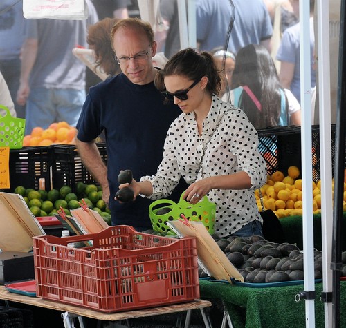  Shopping with her father at a Hollywood Farmers' Market, Los Angeles (June 10th 2012)