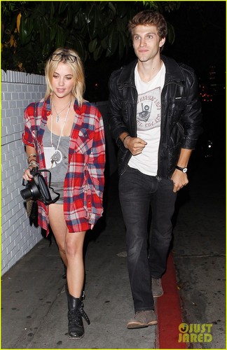  Ashley with Keegan leaving 샤토, 샤 또 Marmont