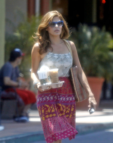  Eva - Leaving a স্টারবাক্স্‌ in Studio City, CA - June 10, 2012