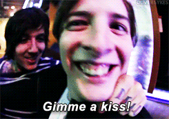  Gimme a kiss!