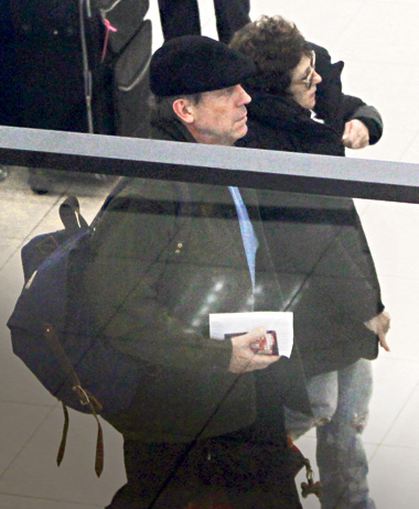  Hugh Laurie arriving Chile with his wife 11.06.2012