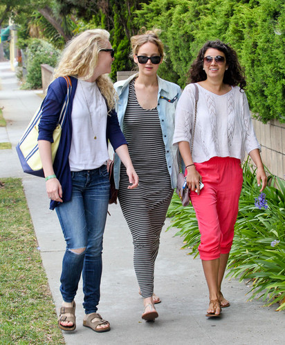  Jen out with Những người bạn in Santa Monica {13/06/12}