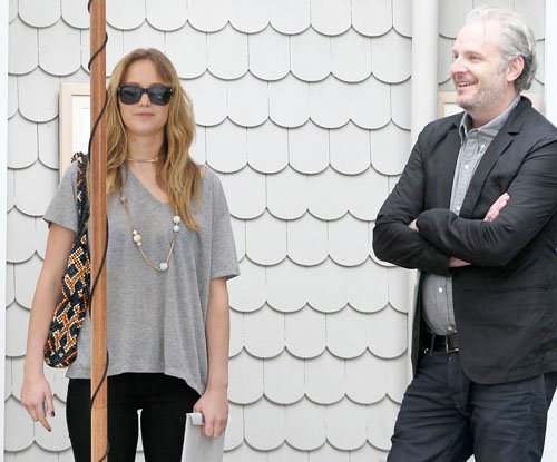  Jennifer Lawrence meets with 'Catching Fire’ director Francis Lawrence