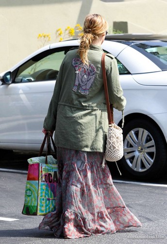  Jennifer out shopping in LA - June 10th 2012.