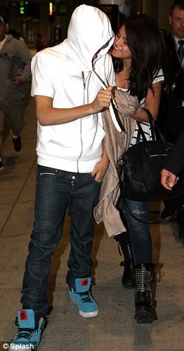  Justin and Selena airport.