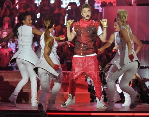  Justin performs at the 2012 MMVA’s