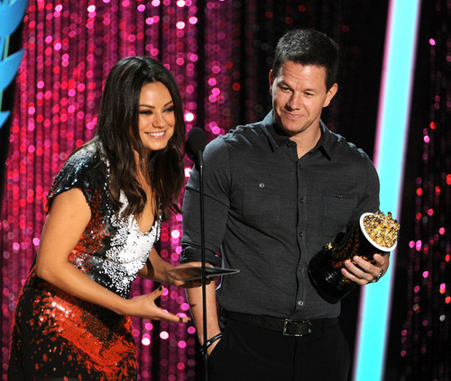  Mila Kunis @ 2012 एमटीवी Movie Awards