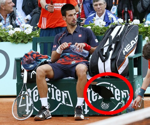 Novak Djokovic today : He behaved like a cad and destroyed a bench !!!!!!