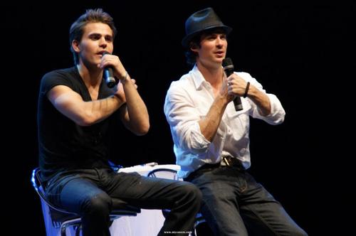  Paul & Ian at the Crimson Sky Convention in Vienna (June 16)