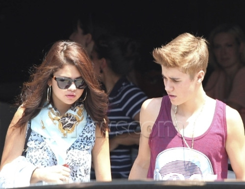  Selena - With Justin at MMVA - June 16, 2012