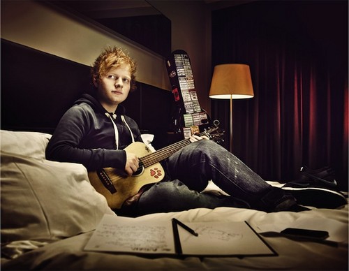  ed sheeran and his guitare