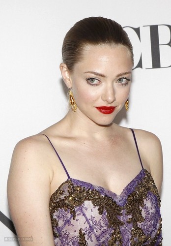 Amanda at the 66th Annual Tony Awards show - Red carpet {10/06/12}